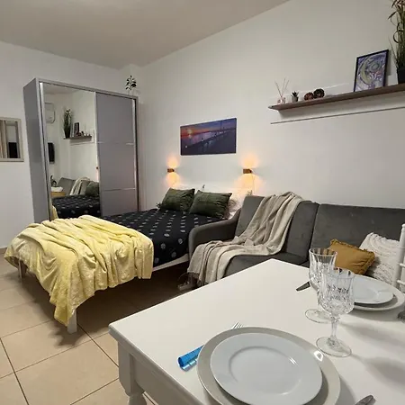 Apartment Mire
