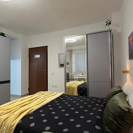 Mire Apartment *