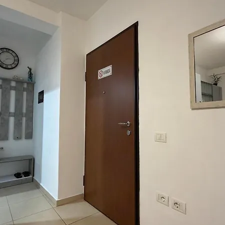 Mire Apartment *